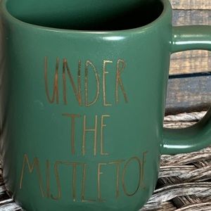 🌟2/$20 item (mix & match)🌟 Rae Dunn under the mistletoe mug